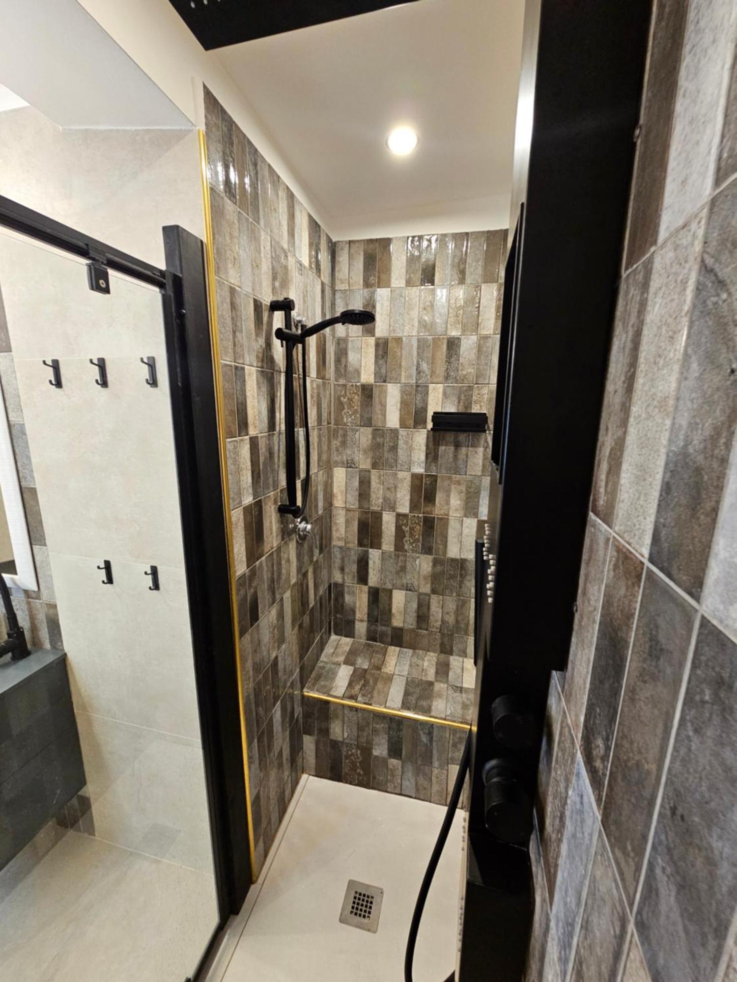 Exclusive Top Floor 2-Bedroom Flat ミラノ エクステリア 写真
