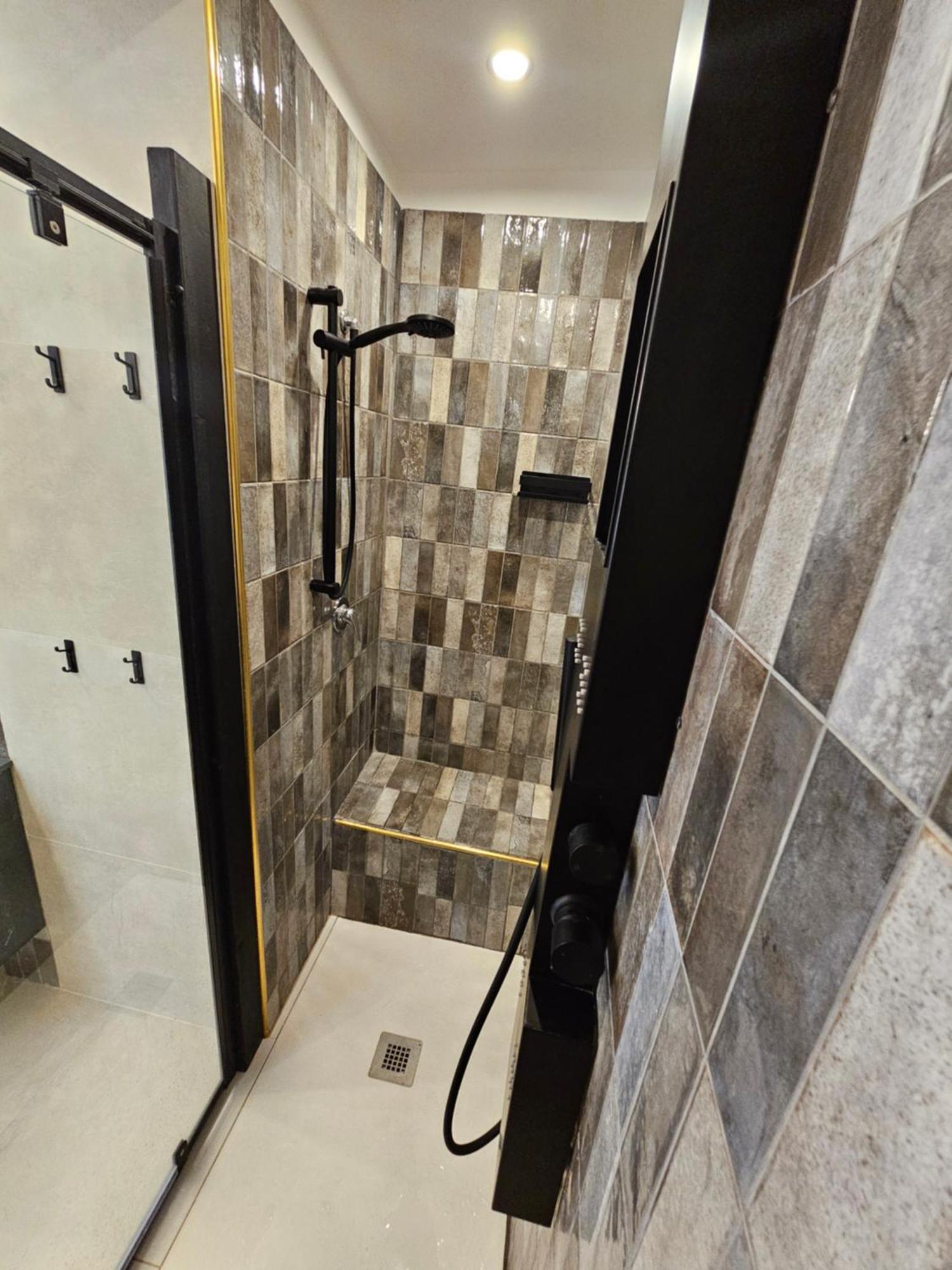 Exclusive Top Floor 2-Bedroom Flat ミラノ エクステリア 写真