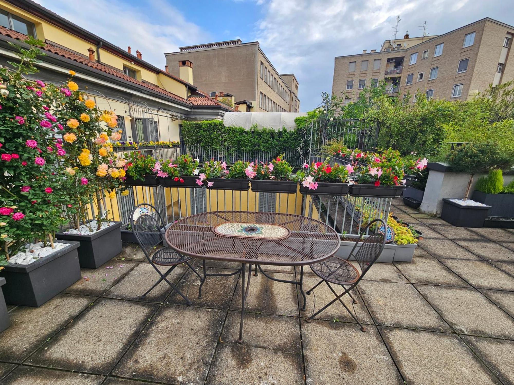 Exclusive Top Floor 2-Bedroom Flat ミラノ エクステリア 写真