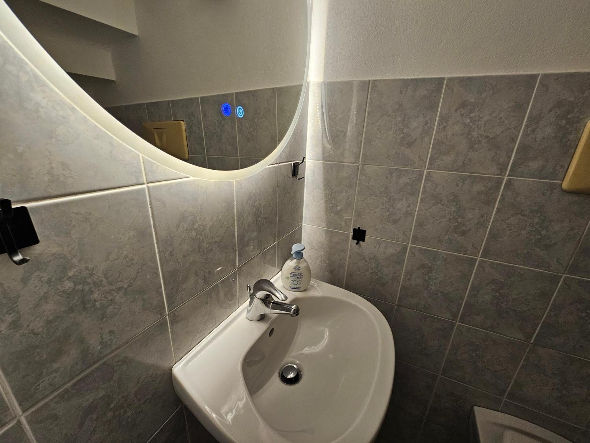 Exclusive Top Floor 2-Bedroom Flat ミラノ エクステリア 写真
